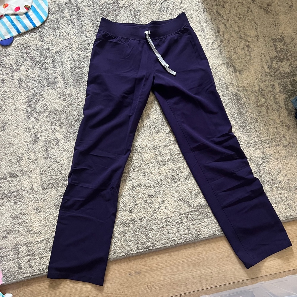 Figs Livingston women’s scrub pants small tall purple